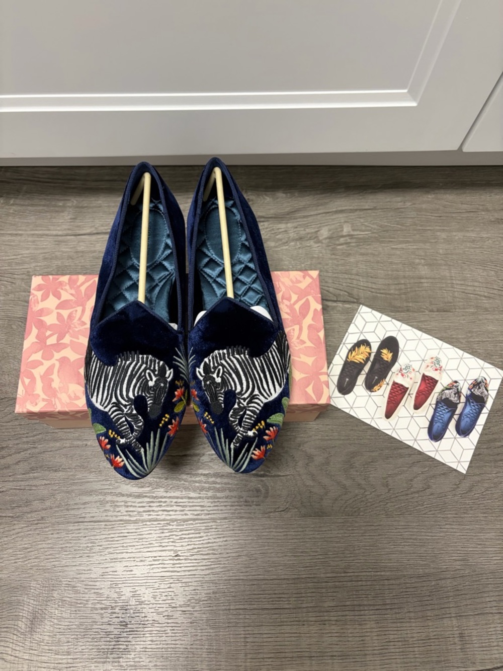 Birdies Navy Blue Velvet Embroidered Flats -NWT 9.5 - Picture 3 of 9
